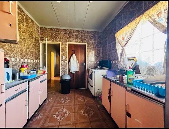 3 BEDROOM HOUSE FOR SALE IN VANDERBIJLPARK CW 4